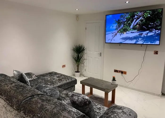 Lavish The Marble Apartment
