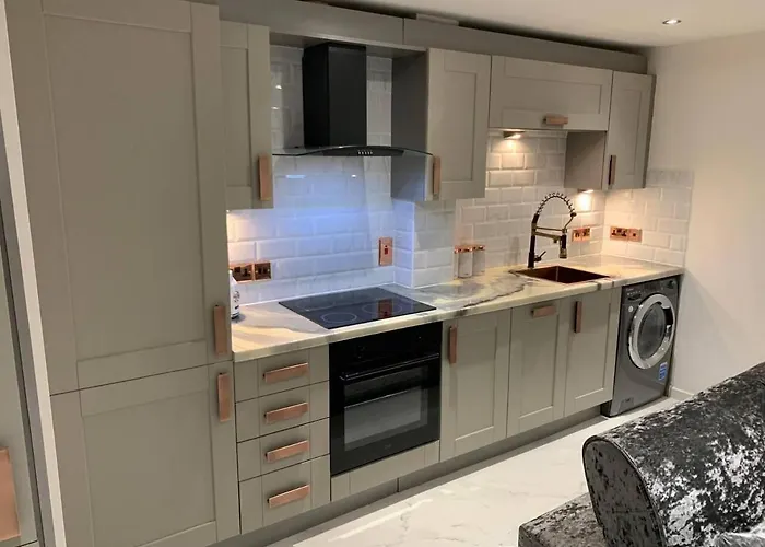 Lavish The Marble Apartment