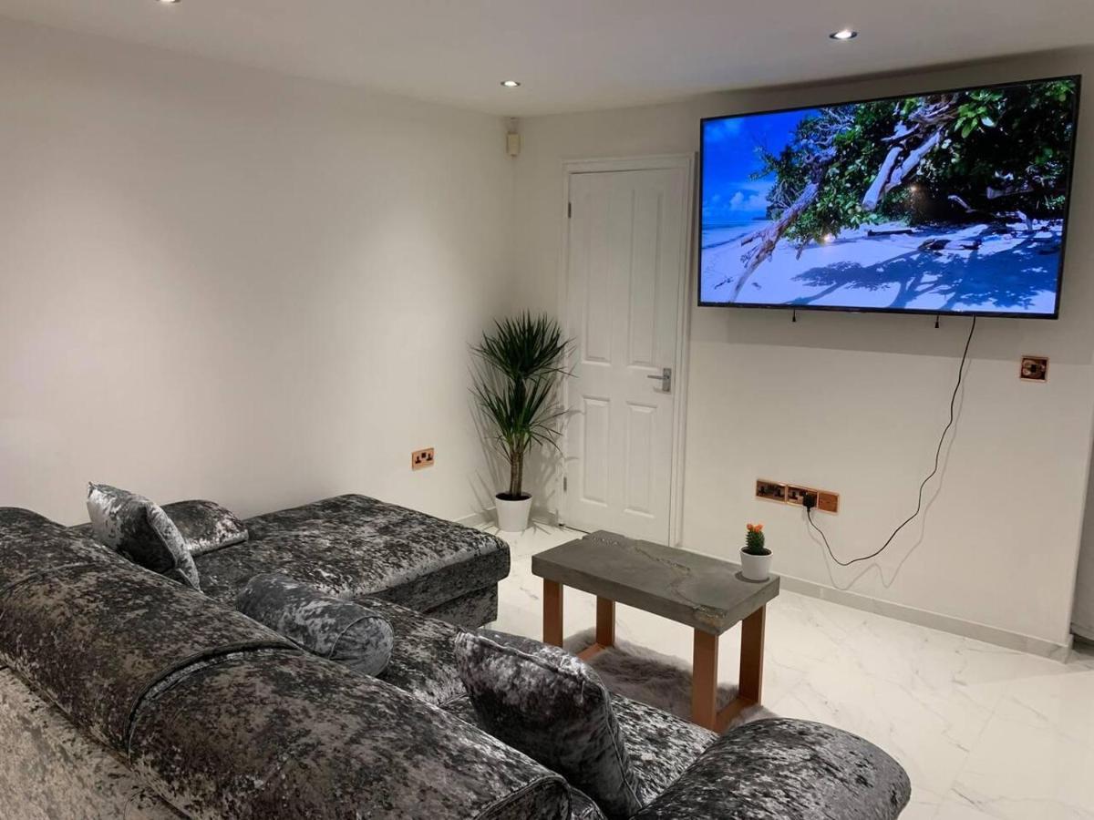 Lavish The Marble Apartment *