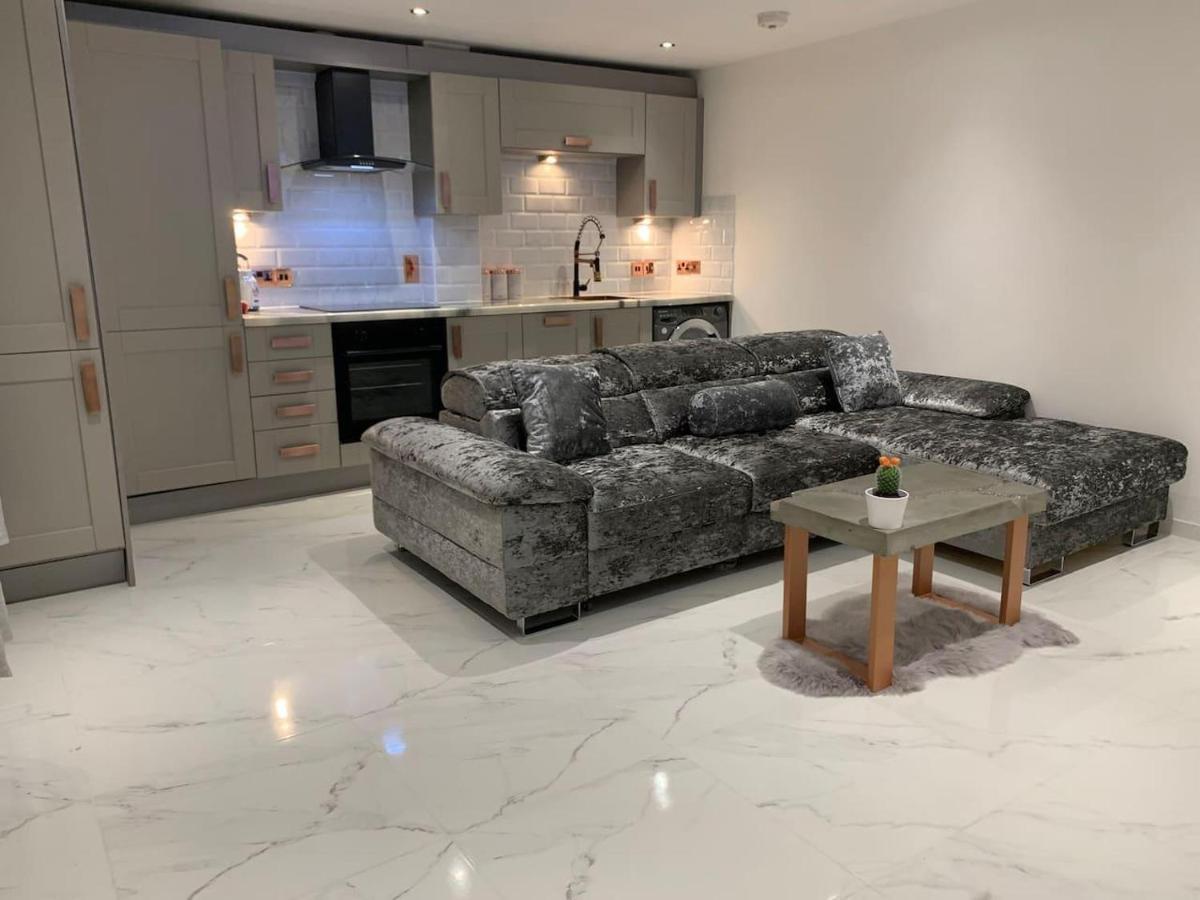 Lavish The Marble Apartment *